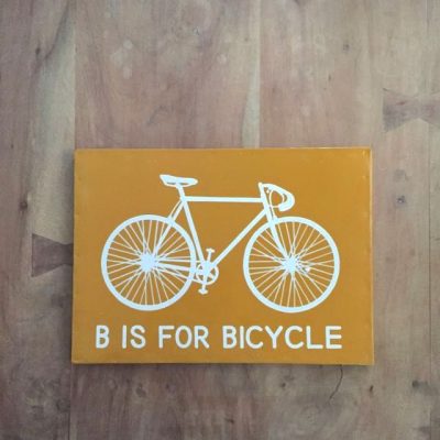 B is for bicycle tekstbordje - fietscadeau van sportcadeautjes
